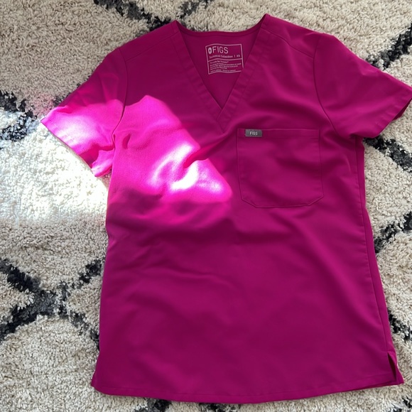 Pink scrub fig set with blue tie - Picture 2 of 3